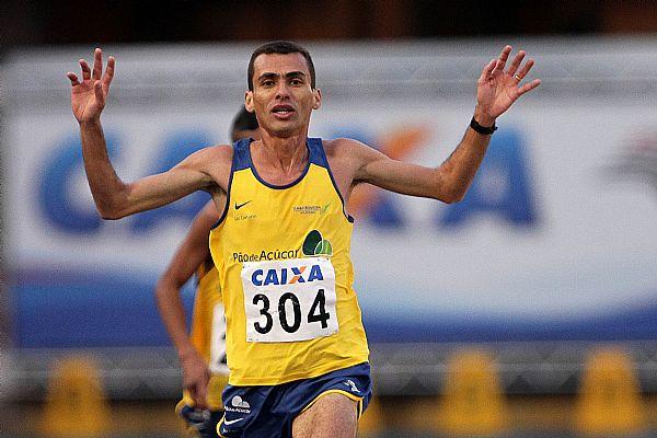 Marilson Gomes dos Santos ganha ouro nos 10.000 m no Troféu Brasil Caixa em 2011 / Foto: Wagner Carmo/CBAt