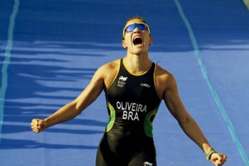 A triatleta brasileira Pâmella Oliveira assegurou presença antecipada nos Jogos Olímpicos de Londres 2012 / Foto: Washington Alves/ Inovafoto / COB 