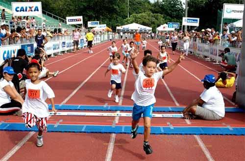 A quinta edição da corrida de São Sebastiãzinho recebeu cerca de 700 crianças de 3 a 14 anos / Foto: Cláudio Torós