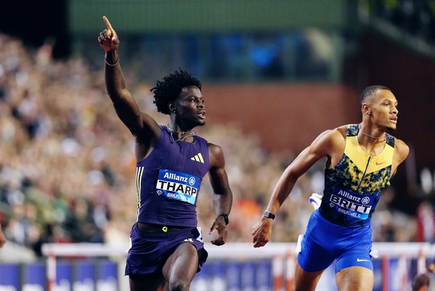 Ja'Kobe Tharp vence os 110 metros com barreiras em Bruxelas