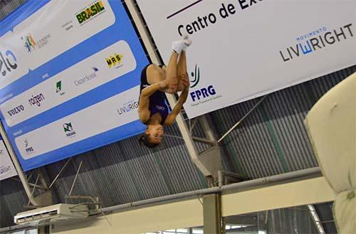 Ana Flávia faz salto / Foto:LiveWright / Divulgação