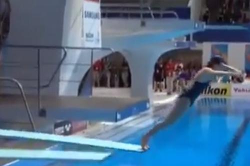Australiana esquece de saltar e provoca cena bizarra no Mundial de Kazan / Foto: Reprodução / FINA