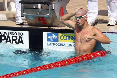 Em sua estreia na competição, Bruno Fratus quebrou o recorde de campeonato dos 50m livre, com 22s17  / Foto: Satiro Sodré / AGIF 