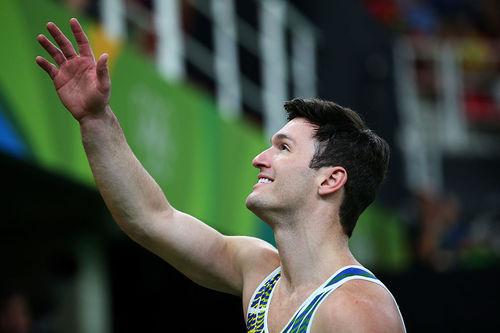 Diego agradece o carinho do público na Arena Carioca 1 / Foto: Alex Livesey / Getty Images Diego agradece o carinho do público na Arena Carioca 1 / Foto: Alex Livesey / Getty Images