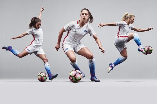 Novo uniforme oficial da equipe feminina de futebol dos EUA celebra o ilustre legado do time com detalhes em platina brilhante / Foto: Divulgação/Nike