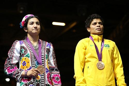 Adriana Araújo (à direita): bronze em Londres 2012 vê machismo na condução do boxe pela Aiba / Foto: Scott Heavey / Getty Images