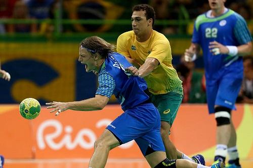 Europeus venceram por 31 a 28 e impuseram a primeira derrota aos brasileiros, que na estreia venceram a Polônia / Foto: Elsa/Getty Images