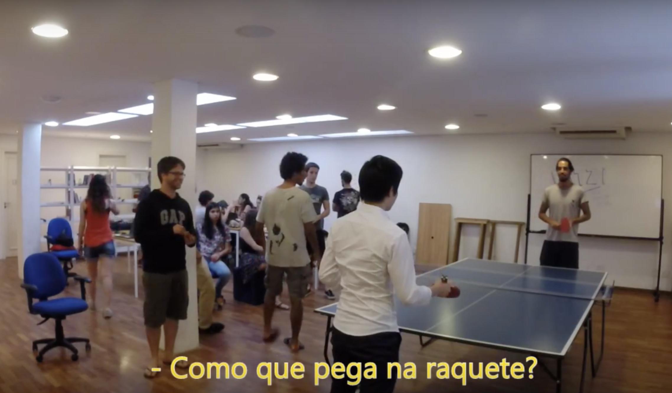 Disfarçada, atleta brasileira do tênis de mesa surpreende funcionários / Foto: Reprodução/Youtube