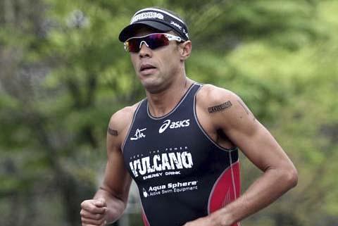O triatleta Santiago Ascenço participa, no próximo domingo (13), do Ironman 70.3, em Pucón, no Chile / Foto: Divulgação/Vulcano 