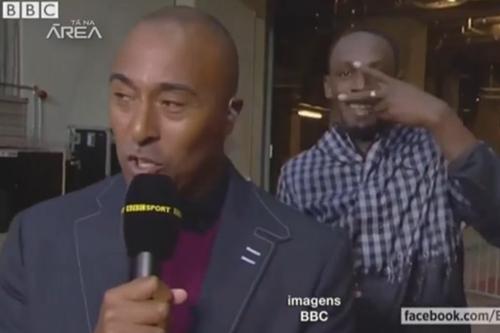Usain Bolt zoa com repórter, ao vivo / Foto: Reprodução / Tá na Área / BBC