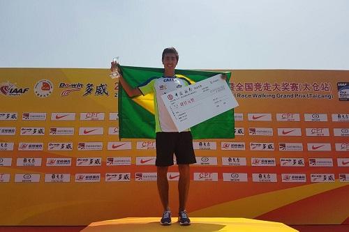 Brasileiro venceu os 20 km em Taicang. Erica Sena terminou em 4º lugar / Foto: Gianetti Bonfim