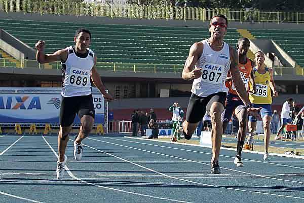 Bruno Lins (807) ganha ouro nos 100 m e Diego Cavalcanti (689) leva a prata / Foto: Wagner Carmo/CBAt