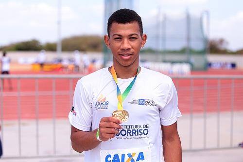Eric da Silva, campeão dos 100 m com barreiras, de Sorriso, MT / Foto: Anderson de Deus/CBAt