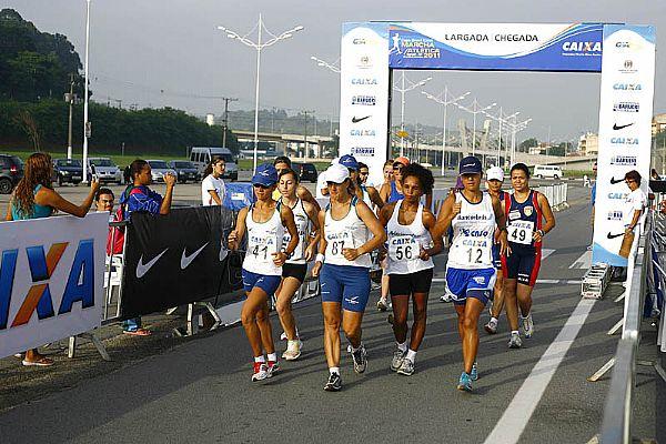 Largada dos 20 km feminino no ano passado / Foto: Marcelo Ferrelli/CBAt