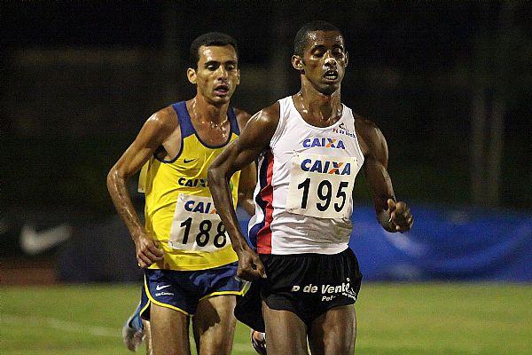 Giovani dos Santos vence 10.000 m no Campeonato Brasileiro Caixa de Fundo em Pista / Foto: Marcelo Ferrelli/CBAt