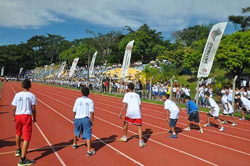 Mais de 2.000 jovens lotaram a pista de atletismo da Unesp / Foto: Valmir Custódio/ZDL