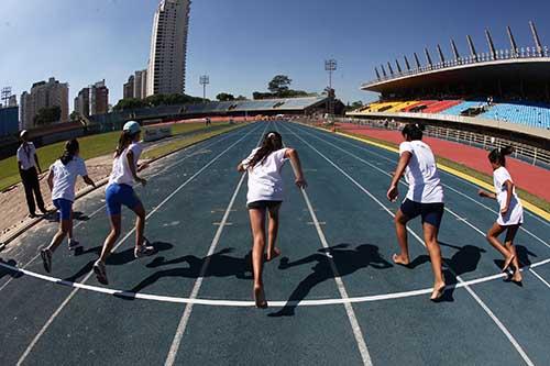 Garotas largam para prova dos 100 metros / Foto: Fernanda Paradizo / IMST
