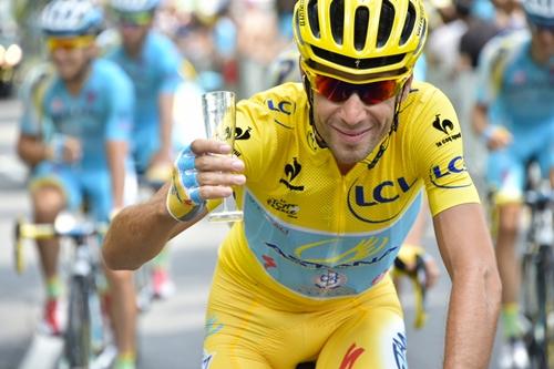 Champagne ao campeão: Vincenzo Nibali / Foto: ASO / Presse Sports