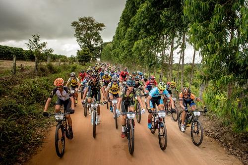 Entre 15 e 21 de outubro, os melhores atletas de mountain bike do mundo pedalarão pelas trilhas e estradas de terra entre Arraial D'Ajuda, em Porto Seguro / Foto: Armin Kuestenbrueck/Brasil Ride