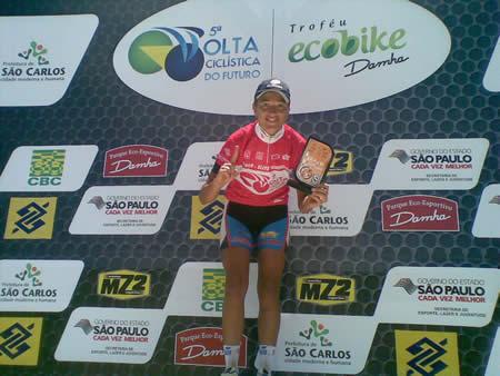 Em uma disputa emocionante e decidida nos milésimos de segundo, a ciclista Cristiane Pereira, da equipe de Ribeirão Preto, conquistou o título da 5ª Volta do Futuro de Ciclismo, realizada na cidade de São Carlos   / Foto: Divulgação  
