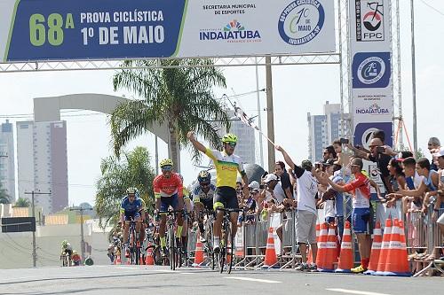 Chamorro comemorando a vitória / Foto: Luis Claudio Antunes/Bike76