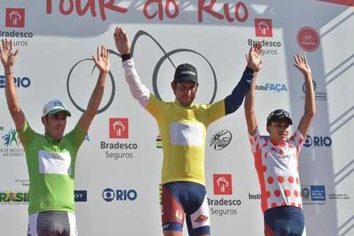 Ciclista argentino, atleta da Real Cycling Team, vence no sprint final e sobe no lugar mais alto do pódio/ Foto: Divulgação