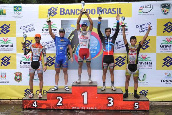 O ciclista da equipe Funvic-Marcondes César-Pindamonhagaba, Roberto Pinheiro, repetiu o resultado do ano passado e conquistou a vitória na quarta etapa da Volta Ciclística Internacional de Gravataí/ Foto: Divulgação