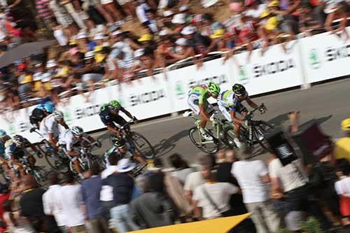 O ciclista belga Jan Bakelants superou os problemas nos joelhos e uma perseguição frenética de Peter Sagan para viver o dia mais bonito da carreira / Foto: Tour de France