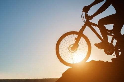 Aproveite melhor o seu passeio de bike e evite dores após os percursos / Foto: Freepik
