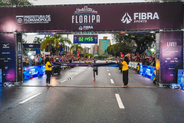 Ana Catarina Amâncio e Jonathan Akankwasa vencem Maratona de Floripa 2026