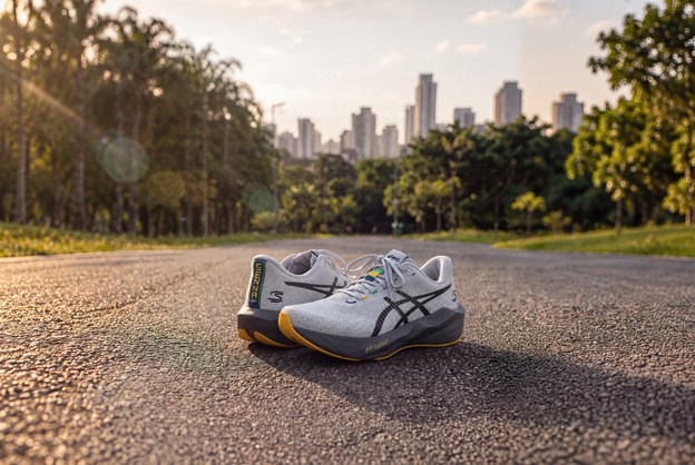 ASICS lança coleção em homenagem às vitórias de Ayrton Senna em Interlagos