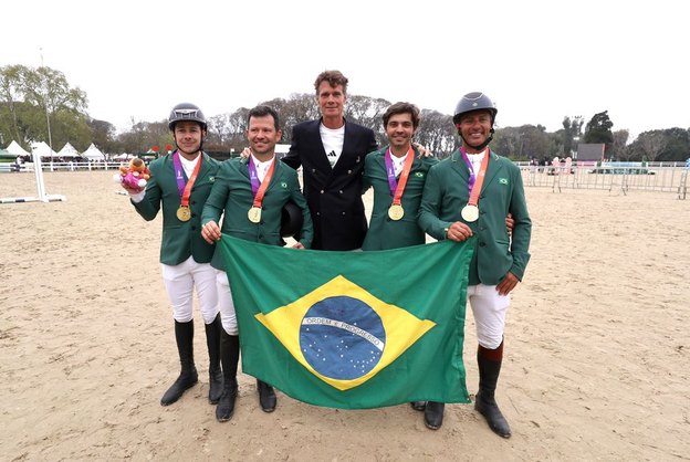 Brasil conquista ouro no hipismo completo e vaga no Pan