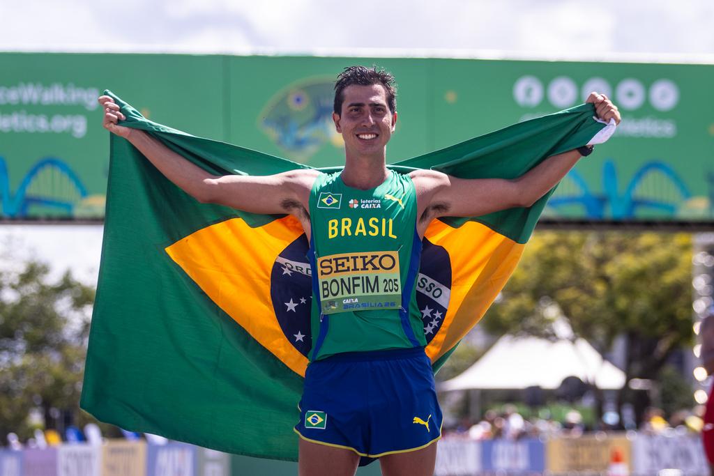 Caio Bonfim é prata na meia maratona de Podebrady