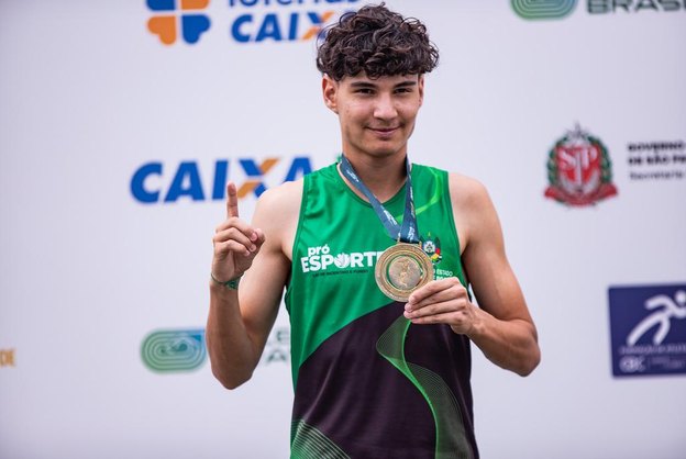 Caio Cavalheiro conquista título brasileiro sub-16 e estabelece novo recorde nos 250 metros