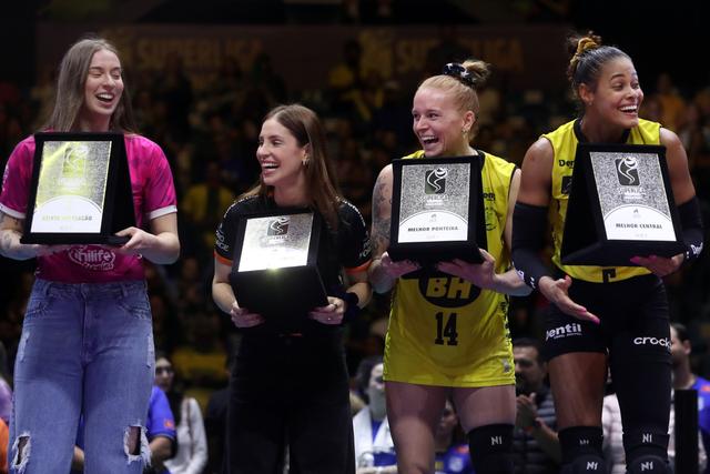 Camila Brait se despede do vôlei em grande estilo