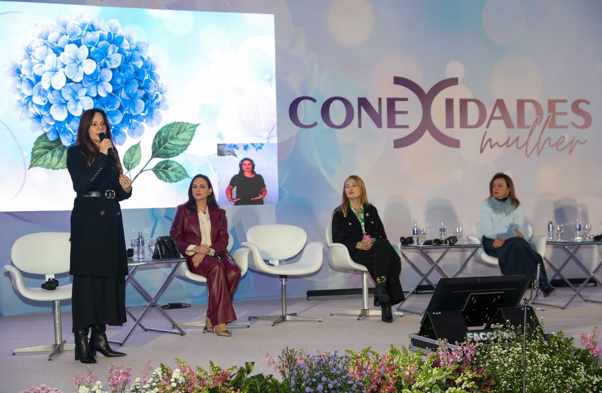 Claudia Carletto destaca papel das mulheres no Conexidades