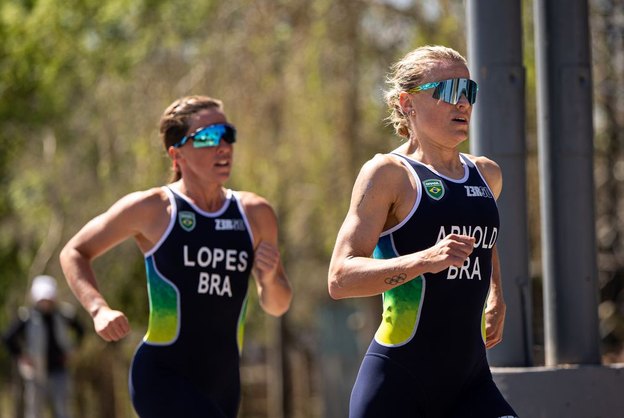 Djenifer Arnold conquista prata no triatlo dos Jogos Sul-americanos