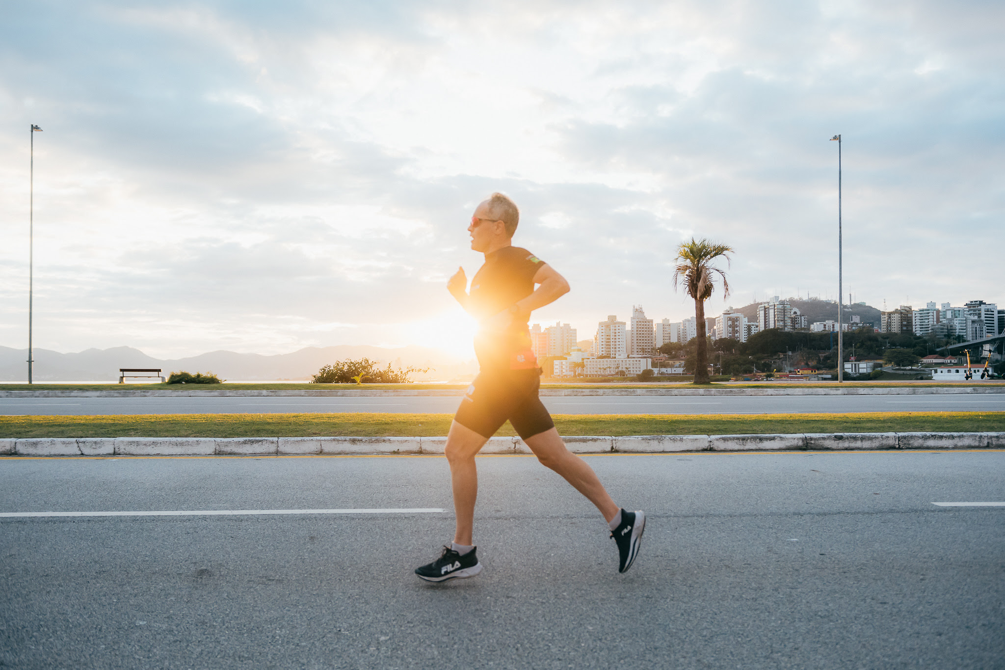 Etapa de Florianópolis, neste domingo (29), abre temporada de meias maratonas do circuito LIVE! RUN XP 2026