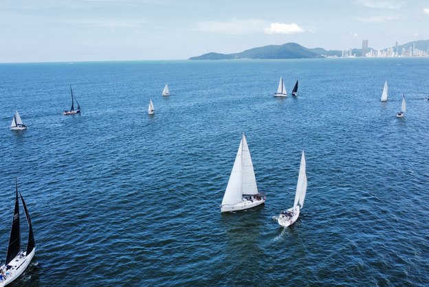 Festival Náutico de Navegantes atrai mais de 180 velejadores