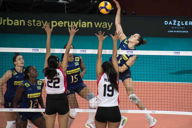 Karina sofre fratura e desfalca seleção feminina