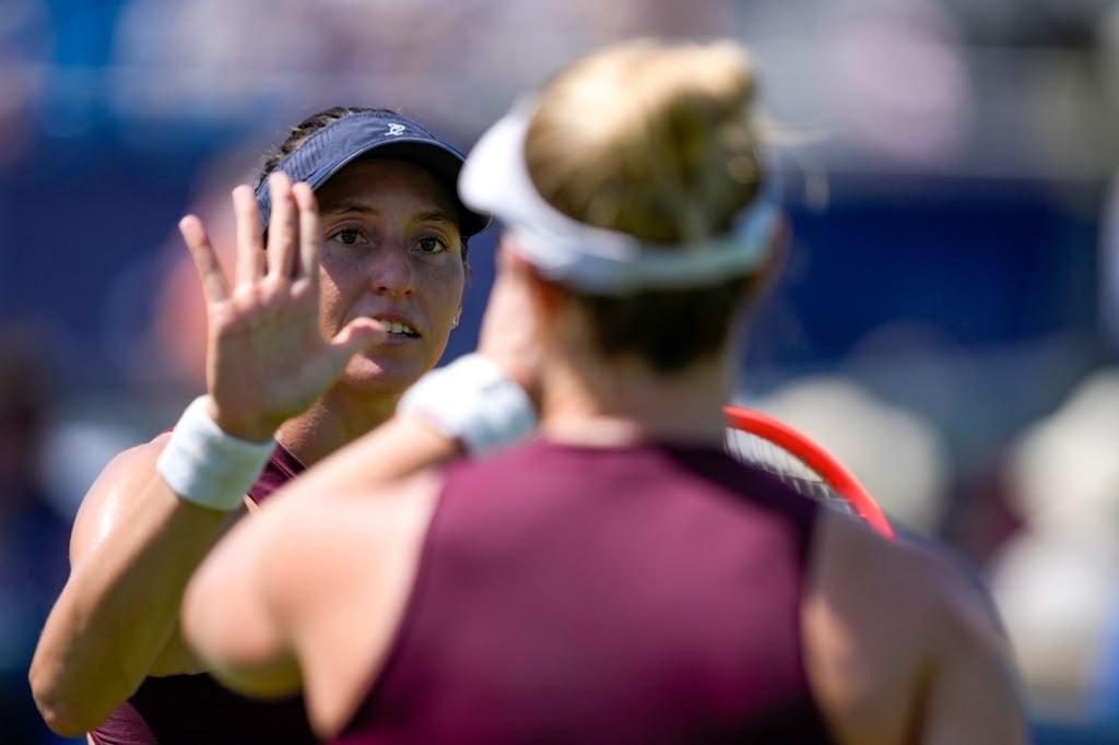 Luisa Stefani avança às oitavas de Wimbledon