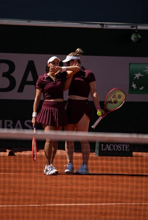 Luisa Stefani vence na estreia de Roland Garros