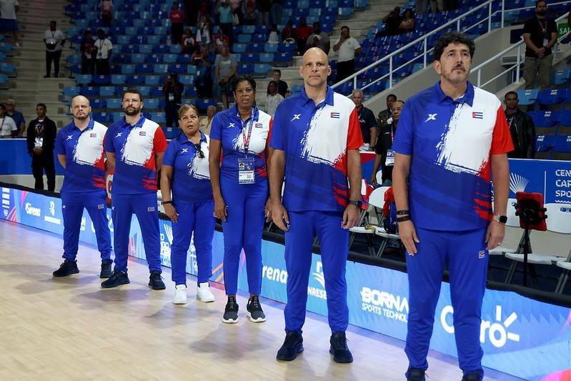 Luizomar estreia com vitória na seleção cubana de vôlei