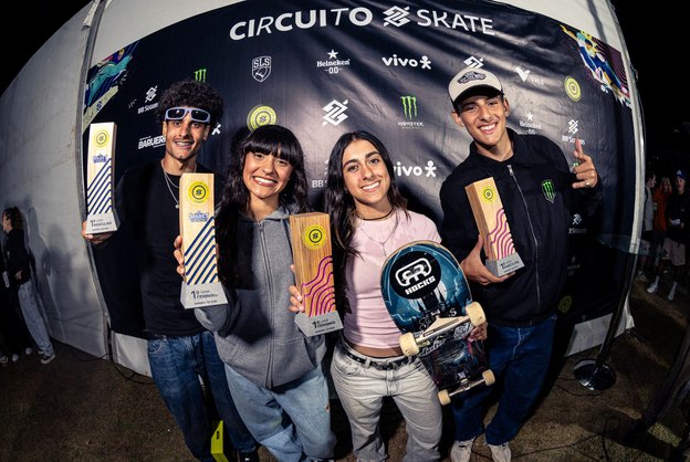 Maria Lúcia Rocha e Wallace Gabriel vencem segunda etapa do Circuito Banco do Brasil de Skate