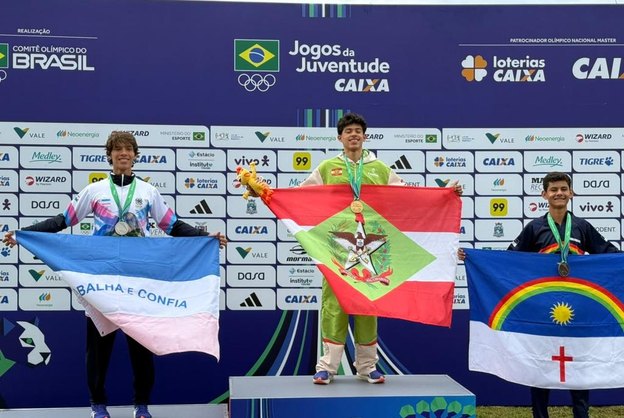 Mateus Ribeiro conquista ouro na marcha atlética dos Jogos da Juventude