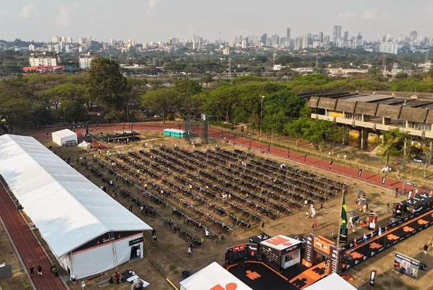 Megaestrutura do Nubank Ultravioleta IRONMAN 70.3 São Paulo