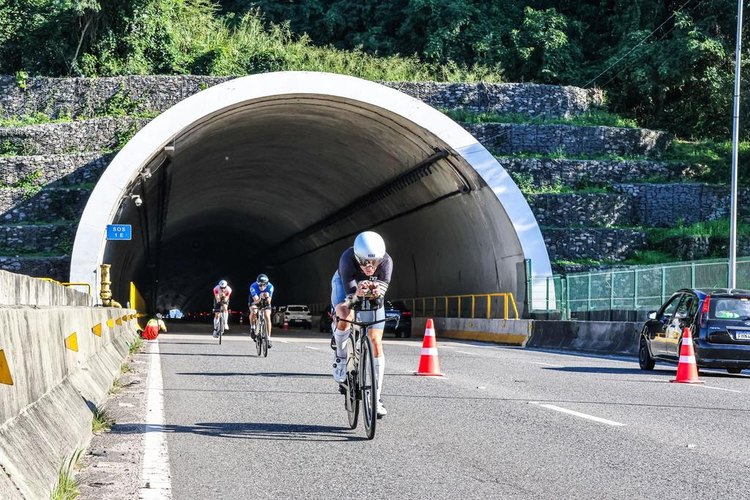 Nubank Ultravioleta IRONMAN 70.3 Florianópolis muda para Jurerê Internacional em 2026