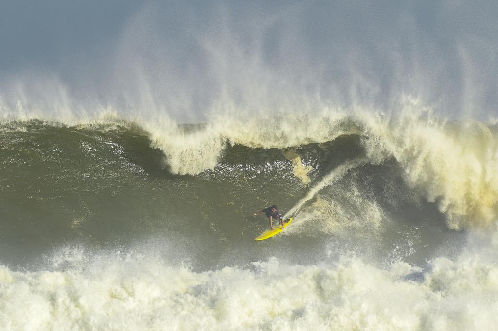 Pedro Calado e Catarina Lorenzo vencem CBSurf Big Wave Mormaii