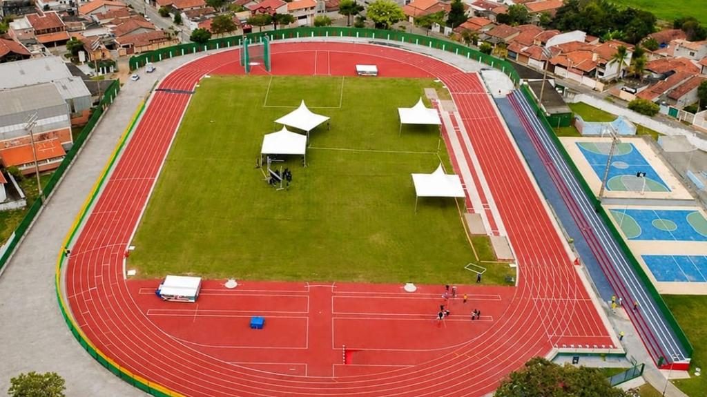 Pindamonhangaba ganha nova pista de atletismo em homenagem a João do Pulo