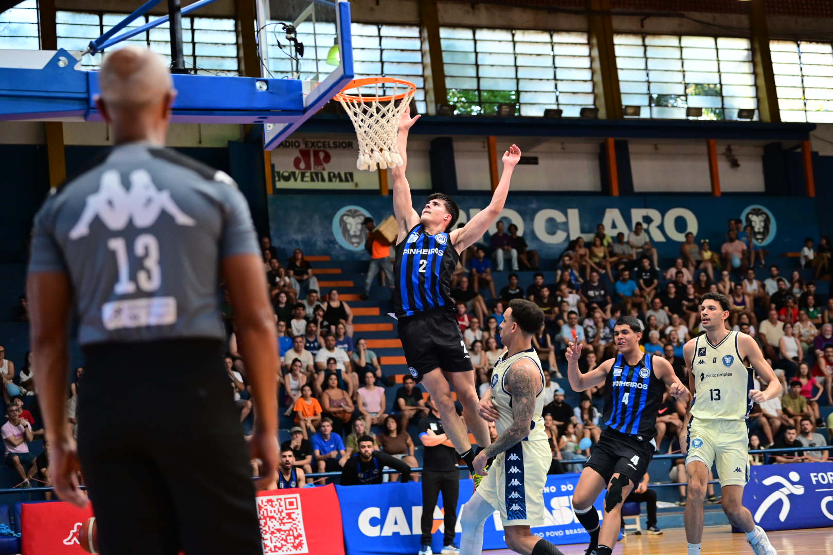 Pinheiros avança às quartas do NBB